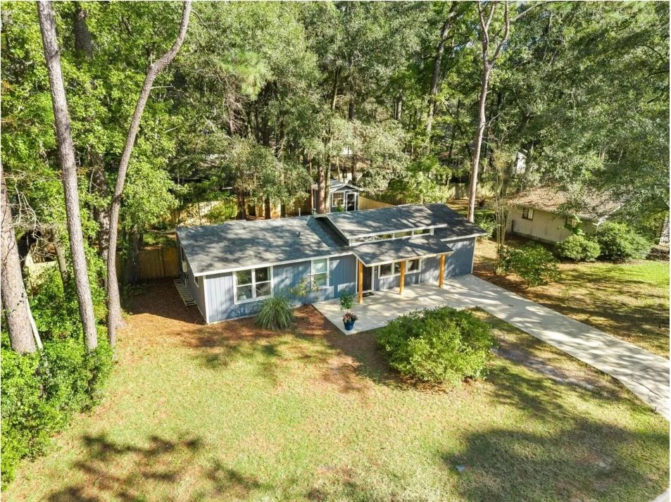 Blue-Gray Cottage on a Wooded Lot in Gainesville, Florida